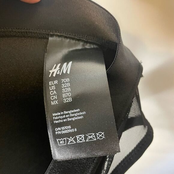 H&M Bra 32B Black Lace Lined Padded Feminine Wireless Feminine Intimates Modern - Picture 3 of 5